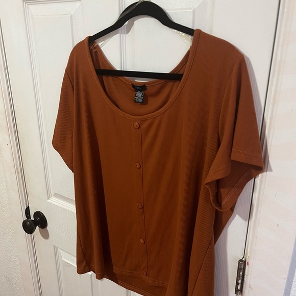 A brown 3X blouse from Rue 21. Worn only once it’s like brand new. - Picture 4 of 4